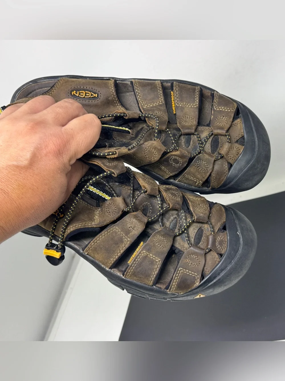 Keen men’s Newport leather hiking waterproof closed toe sandals size 11.5
